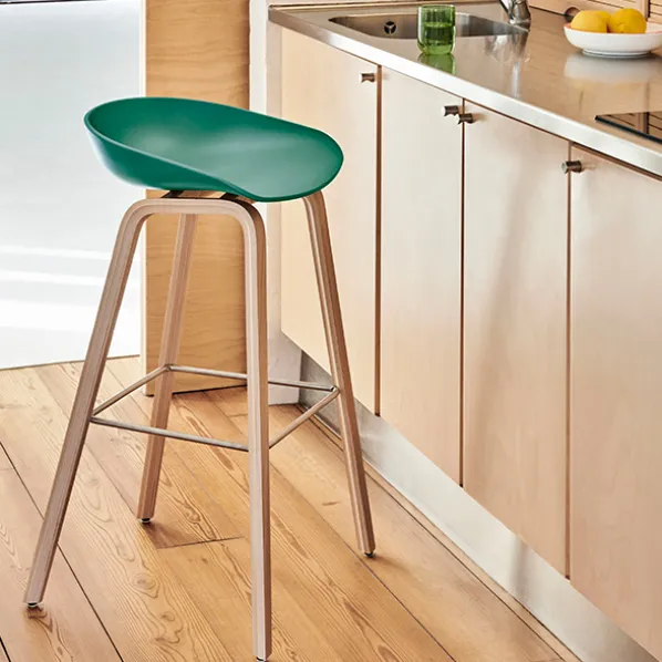About A Stool AAS32 Barstol Lackerad Valnöt