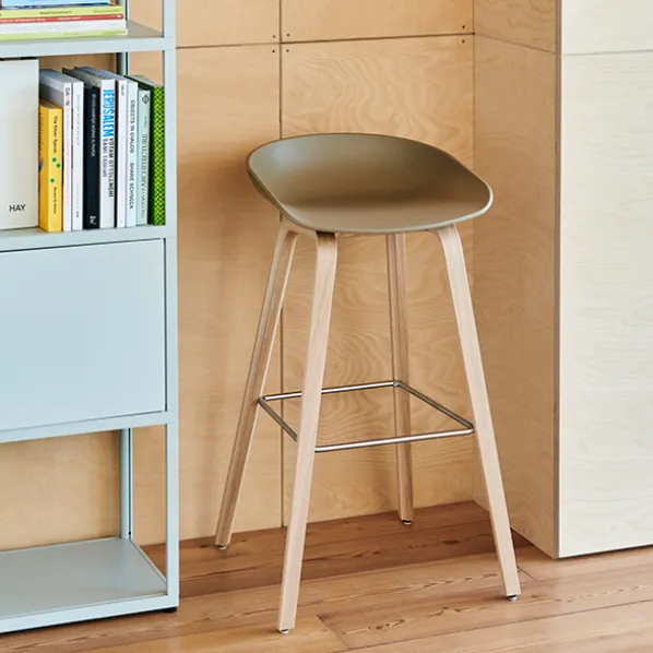 About A Stool AAS32 Barstol Lackerad Valnöt