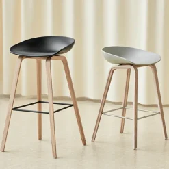 About A Stool AAS32 Barstol Svart Lackerad Ek