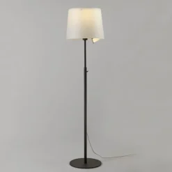 Kaksi Golvlampa