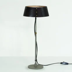 Karl 926 Bordslampa Läder Hög