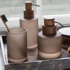 Modest Tvålpump Walnut