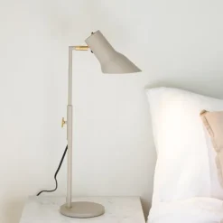 Q10 Bordslampa
