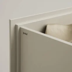 Relief Byrå Bred Med Fot