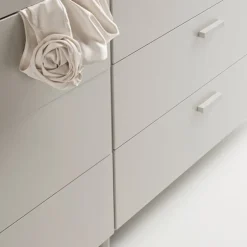 Relief Byrå Låg Med Fot