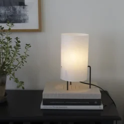 Trefot Bordslampa